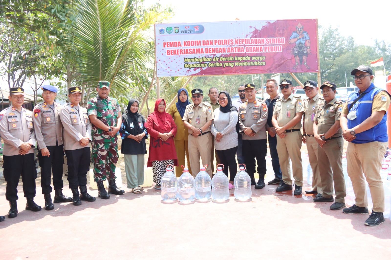 Salurkan Air Bersih Polres Kepulauan Seribu Kolaborasi Dengan