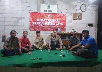 Jum’at Curhat, Bhabinkamtibmas Jatiwarna Silahturahmi Sambang Warga RW 09