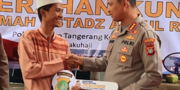 Bedah Rumah Polri Peduli di Tangerang Rampung, Kapolres Simbolis Serahkan Kunci