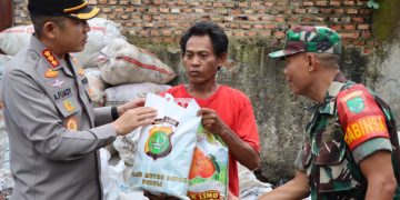 Bhakti Bhayangkara, Polres Depok Berbagi di SLum Area