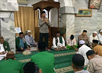 Kapolres Metro Jakarta Barat Sahur Bareng Warga