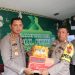 Cek Pos Lebaran 2023, Kapolrestro Tangerang Kota Serahkan Bingkisan Kepada Petugas