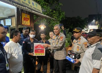 Kapolda Metro Jaya berikan bantuan untuk Satpam, Linmas, Hansip dan Petugas Keamanan