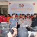 Polres Metro Bekasi Ungkap pelaku sindikat pencurian dan penadah sepeda motor.