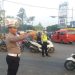 Pengaturan Lalu Lintas Pagi Hari Oleh Polsek Curug di Tangerang Selatan