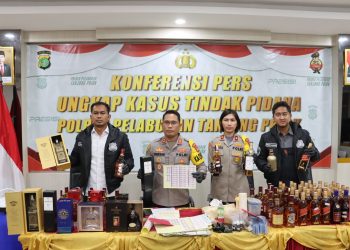 Polres Tanjung Priok Ringkus 3 Pelaku Produsen Miras Oplosan di Kalideres