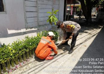 Perbaiki Kualitas Udara, Polisi Ajak Warga Setempat Tanam Puluhan Bibit Pohon