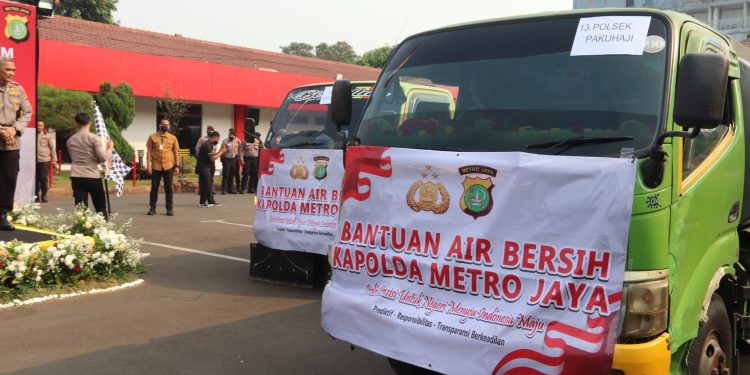 Kapolda Metro Jaya Bersama Forkopimda Tangerang Kota gelar Coffee Morning dan Berikan Bantuan Air Bersih