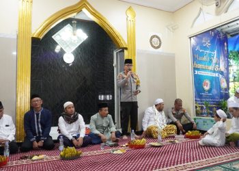 Kapolres Metro Jakarta Timur hadiri Peringatan Maulid Nabi Muhammad Di Mushola Al Amin Pondok Rangon