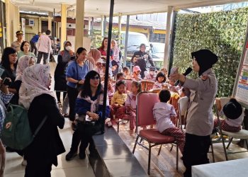 Hari Anak Sedunia, Polsek Jatinegara terima kunjungan Anak Paud kenalkan tugas dan profesi Polisi