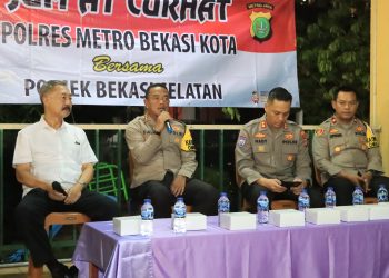 Kapolres Metro Bekasi Kota Gelar Jumat Curhat di Lingkungan RW 19 Pulo Permatasari Bekasi Selatan