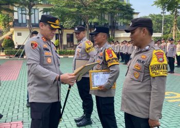 HUT Polda Metro Jaya Ke-74, Kapolres Tangsel Berikan Reward Ke Bhabinkamtibmas Berprestasi