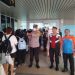 Anggota Pos Pelayanan Kali Adem Ops Lilin Jaya 2023 Amankan Keberangkatan Kapal di Pelabuhan Muara Angke
