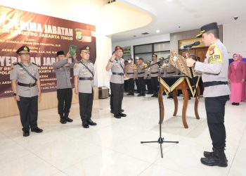 Kapolres Metro Jakarta Timur pimpin Sertijab Wakapolres dan penyerahan jabatan Kasat Reskrim serta Kapolsek Kramat Jati