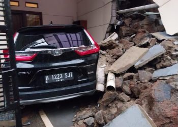 Pengecekan Wilayah Pasca Hujan oleh Polsek Pondok Aren