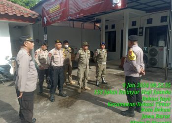 Cegah Gangguan Personil Polres Metro Bekasi Kota Lakukan pengamanan dan pemantauan Kantor KPU Kota Bekasi