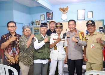 Kapolres Metro Jakarta Timur pengecekan pos satkamling dalam rangka Cooling system menghadapi Pemilu 2024
