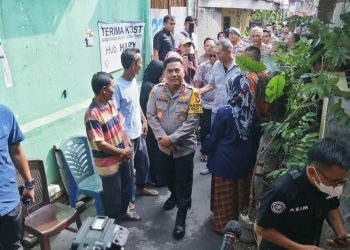Kapolda Metro Jaya Serahkan Kunci Bedah Rumah Presisi dan Himbau Jaga Kerukunan Jelang Pemilu.