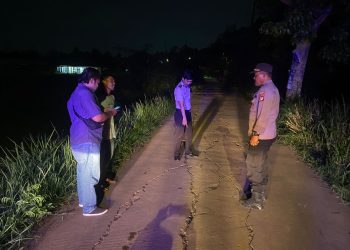 Anggota Polsek Setu Berhasil Mengamankan Celurit dalam Operasi Kejahatan Jalanan di Desa Cikarageman
