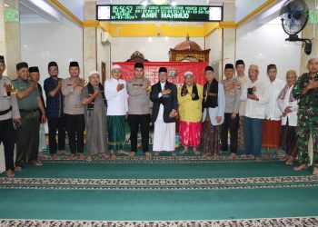 Sholat Subuh Berjama’ah dan Jum’at Curhat Polda Metro Jaya di Mesjid Al-Hidayah Kota Depok