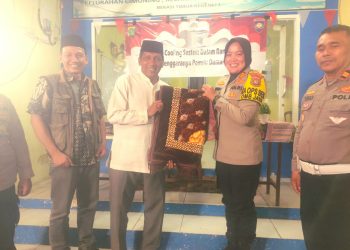 Kapolsek Bantargebang Sambang Warga RW 022 Cimuning Dalam Rangka Cooling System Pemilu Damai 2024