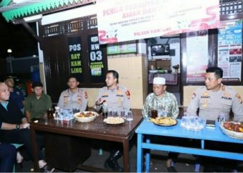 Cooling System, Kasat Binmas Bersama Kapolsek Mampang Mengajak Warga Untuk Tetap Menjaga Kedamaian Pada Pemilu 2024