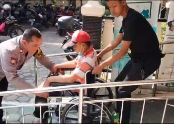 Bantu warga penyandang Disabilitas, Bhabinkamtibmas Kel. Menteng berikan layanan terbaik.