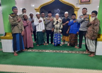 Kapolsek Kepulauan Seribu Selatan Lakukan Giat Coling System dalam Acara Subuh Keliling Polres Kepulauan Seribu di Pulau Lancang