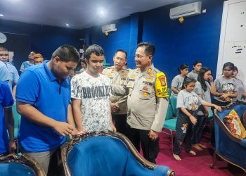 Wujud Kepedulian Polri, Kapolsek Duren Sawit Kunjungi Anak Anak penyandang Disabilitas.