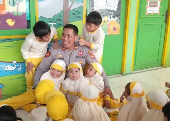 Polisi Di Babelan Tanamkan Disiplin dan Rasa Saling Tolong Menolong