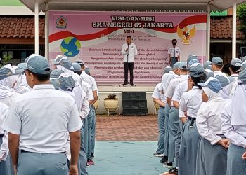 Kasat Reskrim jadi pembina Upacara di sekolah dalam program Senin Pintar