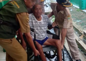 Bentuk Kepedulian Polri, Bantu Lansia Menuju TPS