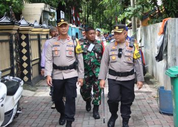 Kapolres Kepulauan Seribu dan Pejabat Utama Polres Pantau Pengamanan TPS: Pemilu 2024 Berjalan Lancar