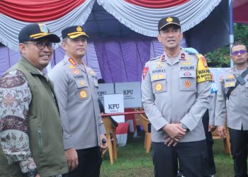 Wakapolda Metro Jaya bersama Kapolres Metro Jakbar Patroli Tinjau Sejumlah TPS