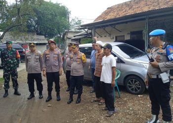 Wakapolres dan PJU Polres Metro Jakarta Timur pantau langsung pemungutan suara di TPS