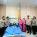 Kapolres Metro Jakarta Timur kunjungi Anggota dan Bhayangkari yang sakit