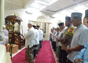 Bhabinkamtibmas Pondok Bambu subuh keliling ciptakan situasi aman pasca Pemilu