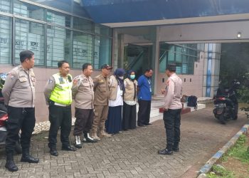 Jaga Kelancaran Pemilu, Polsek Pamulang Lakukan Pengamanan PPK di Gedung Amik