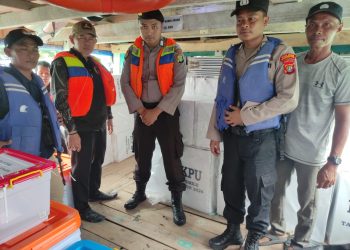 Polres Kepulauan Seribu Amankan Pengiriman Logistik Pemilu 2024 dari  Pulau Tidung Menuju Pulau Pramuka