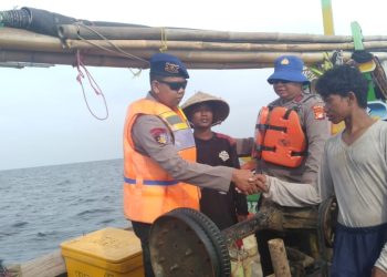 Polres Kepulauan Seribu Amankan Pengiriman Logistik Pemilu 2024 dari  Pulau Tidung Menuju Pulau Pramuka