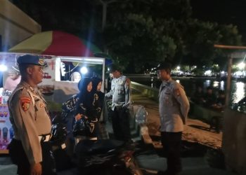Polsek Kepulauan Seribu Utara Gelar Patroli Malam Dialogis di Pulau Harapan untuk Ciptakan Kamtibmas yang Aman dan Kondusif