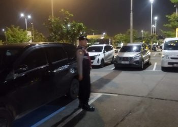 Ciptakan Kamtibmas Kondusif, Polisi Sisir Area Parkir Kendaraan di Terminal 1 Bandara Soetta