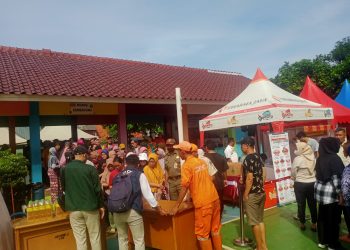 Polisi amankan Operasi Pasar dan sembako murah oleh Bulog berkolaborasi dengan Dharmajaya serta UMKM di wilayah Kecamatan Matraman