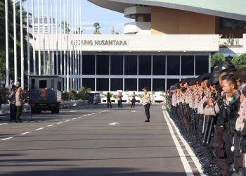 Polri terjunkan 3.929 Personel Gabungan, amankan Aksi Unjuk Rasa Beberapa Elemen Masyarakat di Depan Gedung DPR/MPR RI.