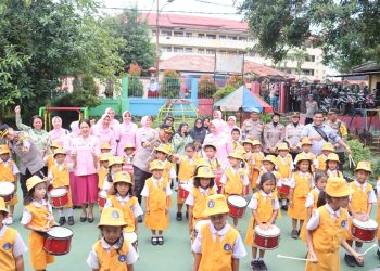 Dalam Rangka HUT Yayasan Kemala Bhayangkari ke-44, Kapolres dan Wakapolres Tangerang Selatan Kunjungi TK Kemala Bhayangkari