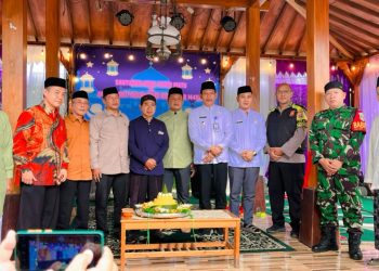 Bhabinkamtibmas Menghadiri Peresmian Balai Warga dan Kantor Desa Sampora