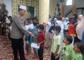 Sambut Bulan Ramadhan, Kanit Binmas Polsek Jatiasih Berbagi Santunan Kepada Anak Yatim.
