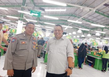 Bhabinkamtibmas Kelurahan Cipayung Sambangi TipTop Ciputat Berikan Pesan Kamtibmas