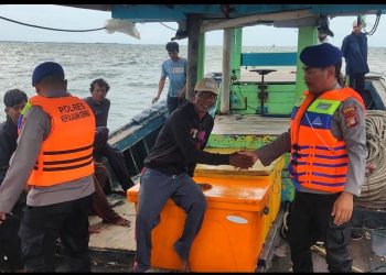 Team Patroli Satpolair Polres Kepulauan Seribu Berikan Himbauan Keselamatan di Perairan Pulau Pari
