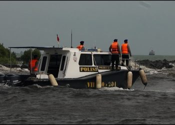 Upaya Pencarian Korban Hilang Kapal KM Pari Kudus Terbalik di Perairan Pulau Rambut, Kepulauan Seribu